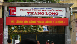 Trường THPT top đầu Hà Nội lại hạ điểm chuẩn lớp 10, xuống thấp kỷ lục, phụ huynh tiếp tục 'sốc'