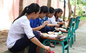 Thí sinh ở xã đảo duy nhất của TP.HCM: Bữa ăn vội cho giấc mơ vào đại học