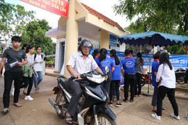 Nguyên Phó chủ tịch Mặt trận xã ở Đắk Lắk 45 tuổi dự thi THPT Quốc gia 2019