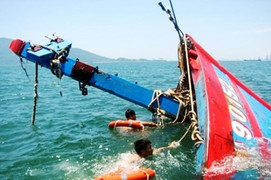 Tàu hàng quốc tịch Singapore đâm chìm tàu cá ngư dân Cà Mau