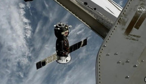 Video: Tàu vũ trụ Soyuz đưa các phi hành gia quay về Trái Đất an toàn