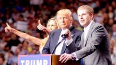 Bị nữ nhân viên quán bar nhổ nước bọt, quý tử nhà Trump mượn cớ phê phán phe Dân chủ