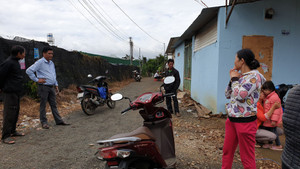 Chồng đâm chết vợ rồi chở con gái xuống gửi cho bà ngoại