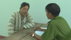 Tạm giữ cựu trưởng thôn chuyên chăn dắt gái mại dâm