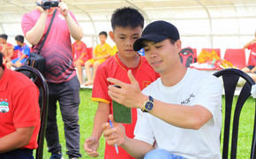 Xem Công Phượng tìm 'ngọc thô' cho lò HAGL