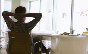 Dư luận Pháp 'sôi máu' vì nai lưng đóng thuế để 30 công chức không đi làm vẫn ăn lương suốt 25 năm