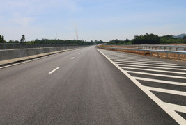 Hằn lún vệt bánh xe trên cao tốc gần 35.000 tỷ đồng: 'Nhà thầu phải chịu trách nhiệm hoàn toàn'