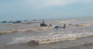 Tìm thấy thi thể 4 ngư dân trên tàu cá bị sóng đánh chìm ở Ninh Thuận