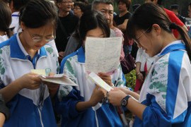 Dùng hơn 2 tỷ chiêu mộ tân sinh viên ưu tú, đại học top 5 Trung Quốc bị tuýt còi