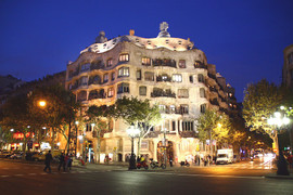 Mang nhiều của cải đi du lịch, khách sạn gia đình hoàng gia Qatar bị trộm 'ghé thăm'