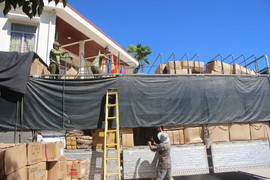 Bắt xe mang biển số Lào vận chuyển lô hàng ‘khủng’ không rõ nguồn gốc