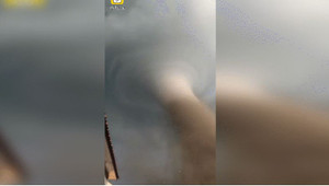 Clip: Vòi rồng đáng sợ quét qua khu dân cư khiến 200 người thương vong ở Trung Quốc