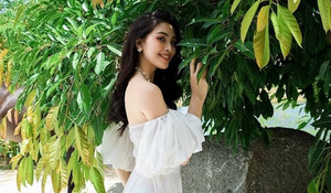 Hoa hậu Tiểu Vy khoe vai trần quyến rũ không thể rời mắt