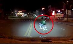 Clip: Thanh niên say xỉn tạt đầu ô tô, bị tài xế cầm gậy đuổi chạy trối chết