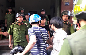 Thanh niên ngáo đá gây náo loạn đường phố Đà Nẵng, đánh 2 chiến sỹ công an bị thương