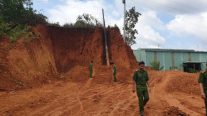 Phát hiện kho đạn cối dưới chân đèo Bảo Lộc, Lâm Đồng