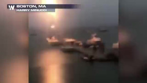 Video: Sét đánh làm thuyền buồm nổ tung như bom