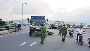 Tài xế xe ben vừa nghe nhạc vừa lái xe gây tai nạn chết người bị tuyên y án 18 tháng tù