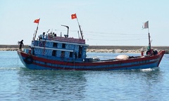 Tàu cá ngư dân đảo Lý Sơn cứu vớt 32 người nước ngoài gặp nạn ở Trường Sa