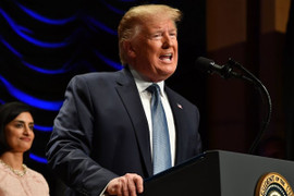 Tổng thống Trump gây hoang mang khi nói thận nằm trong tim