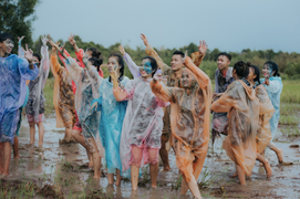 Ảnh kỷ yếu chụp trên đồng ruộng của teen Bình Thuận: Ý tưởng độc nhưng nhiều người không khuyến khích