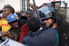 Hết 'Áo khoác vàng', Pháp lại vật lộn đối phó với 'Áo khoác đen'