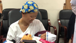 Bé Bình An, con trai sản phụ ung thư giai đoạn cuối xuất viện