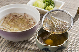 Cá nhảy trong miệng, món ngon 300 tuổi muốn ăn phải nuốt sống ở Nhật