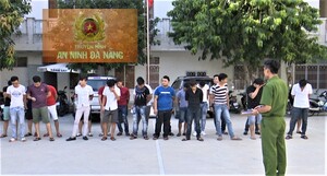 Hàng chục người phê ma túy, nhảy nhót điên cuồng trong quán karaoke ở Đà Nẵng