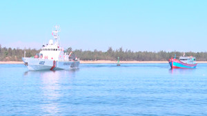 Đưa 6 ngư dân lênh đênh ở Hoàng Sa suốt nửa tháng trời vào đất liền