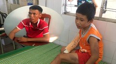 Khởi tố vụ án cậu bé bán vé số bị cướp 1,2 triệu đồng, đánh đập dã man