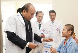 Ảnh: Thủ tướng thăm, làm việc tại Bệnh viện K