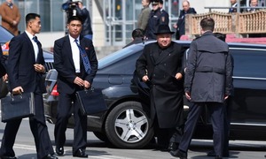 Ly kỳ 4 tháng lênh đênh 'trên trời, dưới biển' tới Triều Tiên của 2 siêu xe chuyên chở lãnh đạo Kim Jong-un