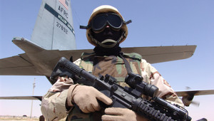 Trò đùa của 1,6 triệu thợ săn người ngoài hành tinh khiến quân đội Mỹ lo sốt vó