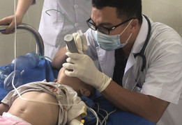 Bé trai 1 tuổi ngưng thở vị ngộ độc thuốc phiện