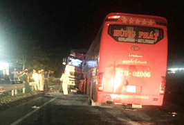 Xe khách giường nằm tông liên hoàn ở Đà Nẵng, 13 người thương vong