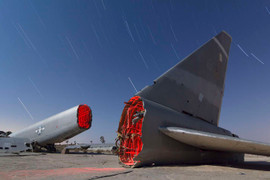 Ảnh siêu đẹp 'nghĩa địa' máy bay vào ban đêm