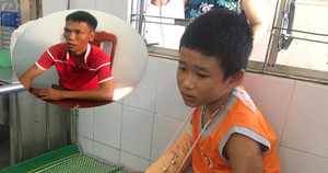 Đề nghị khởi tố kẻ cướp 1,2 triệu đồng, đánh đập dã man cậu bé bán vé số