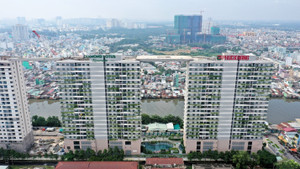 Hợp long cầu dây văng nối liền Sky Park 5.000m2 tại dự án Diamond Lotus Riverside, Quận 8