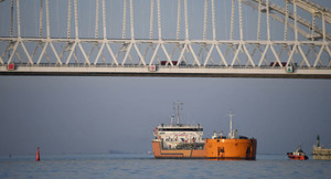 Ukraine nói tàu Nga cố đổi tên né tránh nhưng vẫn bị Kiev bắt