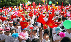 Phó Thủ tướng Vũ Đức Đam: 'Tất cả vì học sinh thân yêu, sao lại để trẻ đội nắng trong lễ khai giảng?'