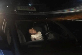 Clip: Khoảnh khắc cuối cùng của tài xế taxi đột quỵ khi đang chở khách