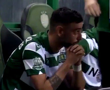 Bruno Fernandes bật khóc, lộ dấu hiệu sắp chuyển sang MU