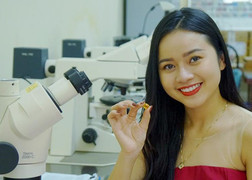 Video: Trường đại học ở Hà Nội dạy sinh viên nhận biết kim cương, đá quý