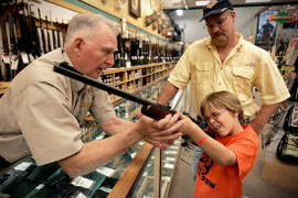 Xả súng tại lễ hội ẩm thực California: Thủ phạm sở hữu AK-47 hợp pháp!