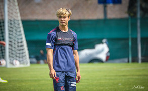 Công Phượng đăm chiêu trên sân tập, đón khách đặc biệt đến thăm ở Bỉ