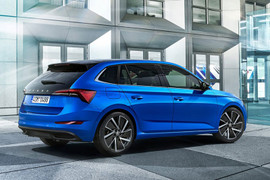 Xe hatchback gần 500 triệu đồng khiến Mazda 3 phải dè chừng