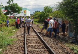 Đi lang thang trên đường ray, người đàn ông bị tàu hỏa tông chết ở Khánh Hòa