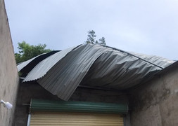 Bão số 3 gây lốc xoáy, hàng chục nhà dân ở Hà Tĩnh bị tốc mái