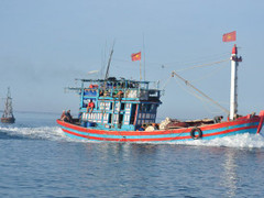 Hàng loạt tàu cá ngư dân gặp nạn ở 2 quần đảo Trường Sa và Hoàng Sa